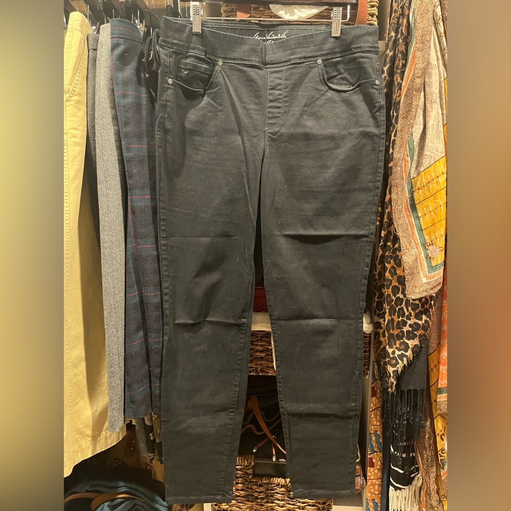 Gloria Vanderbilt black skinny jeans sz 12.